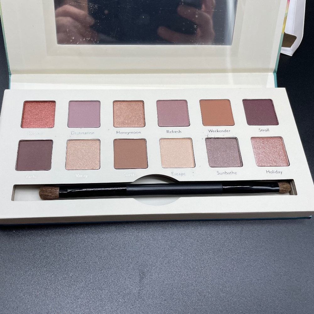 Cargo "Take Me Away!" 12 Pan Eye Shadow Palette W/Dual-Ended Brush 0.8g NIB